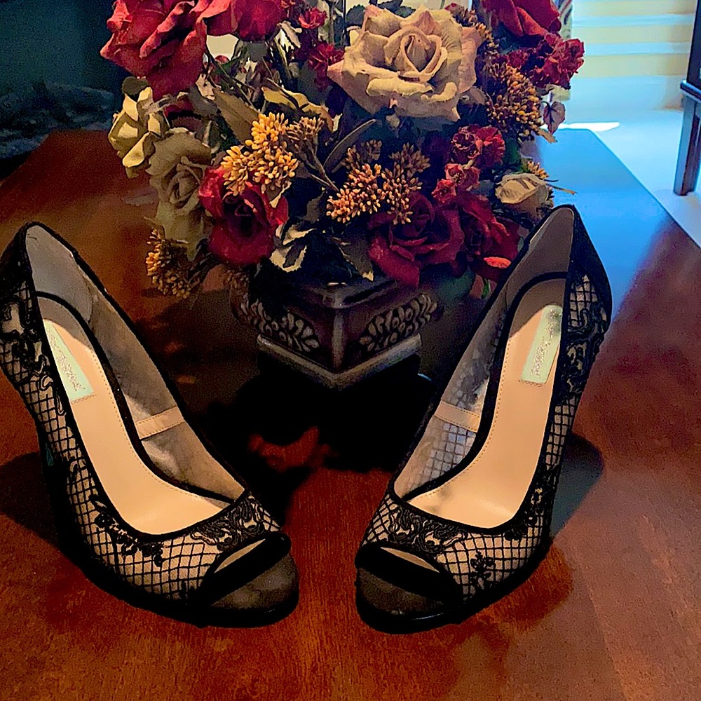 Betsy Johnson Opened Toe Pumps